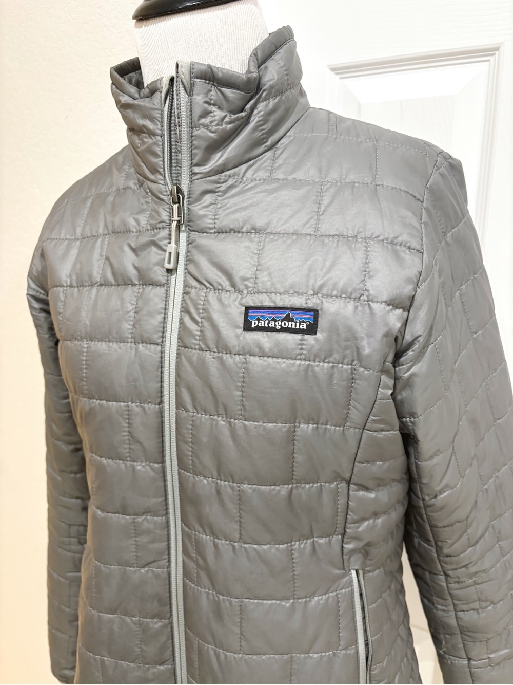 Patagonia Women's Nano Quilted Puff Jacket - Shiney Silver Small - Picture 4 of 8